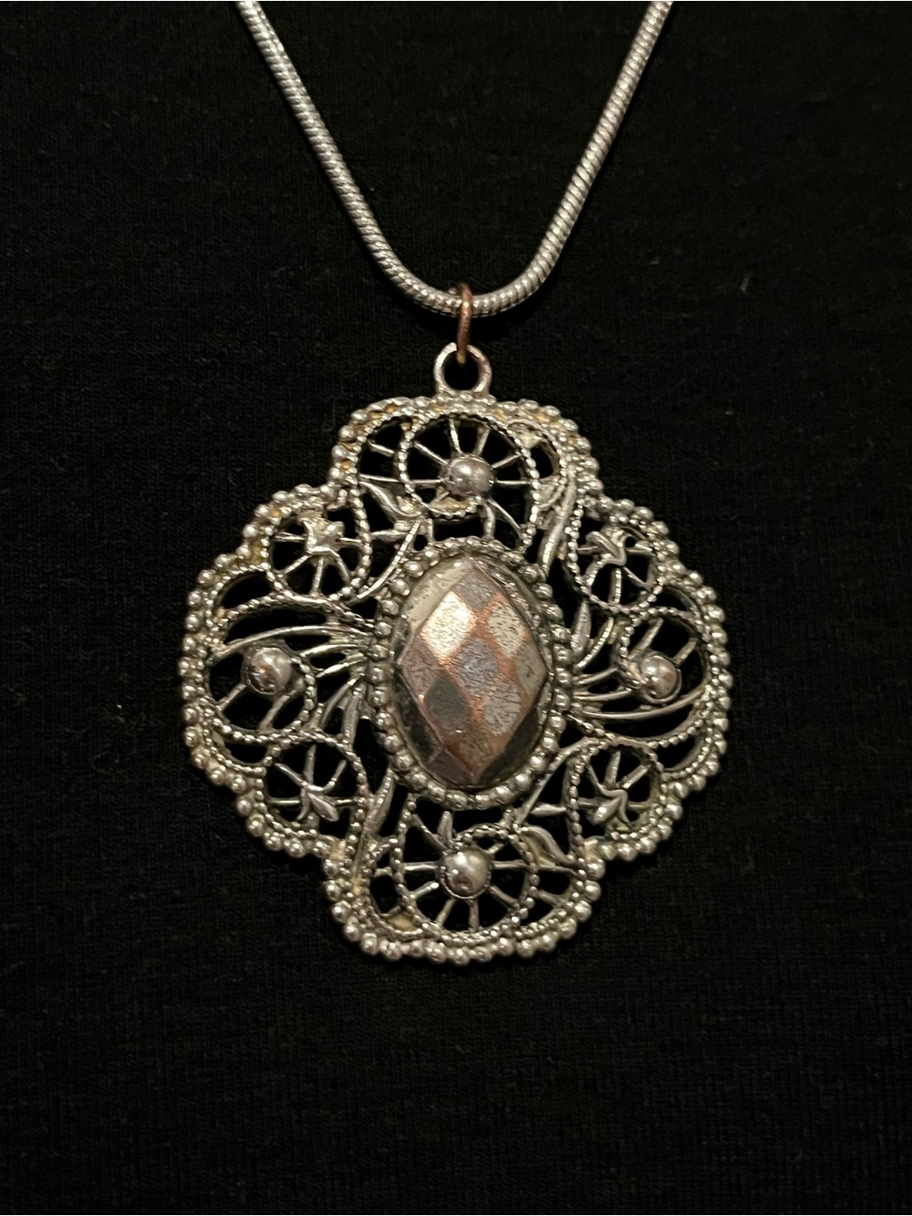 NRT Avon Vintage Silver Filigree Pendant Necklace with Faceted Accent - Picture 2 of 3
